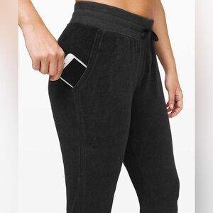 Women’s Sz 6 (30” Waist) Lululemon Warm Down Joggers Velour Heathers In Black